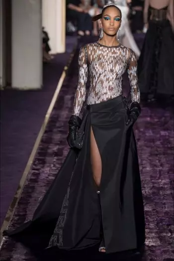 Ateliero Versace Faras Body-Con Haute Couture por Aŭtuno 2014 Spektaklo