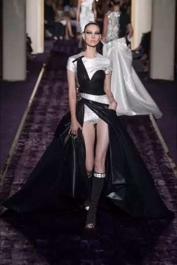 Atelier Versace Does Body-Con Haute Couture ສໍາລັບ Fall 2014 Show