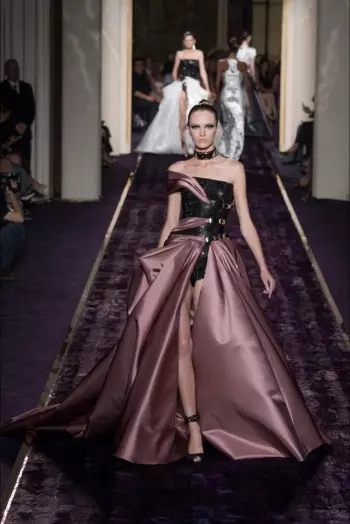 Atelier Versace, Sonbahar 2014 Gösterisi için Body-Con Haute Couture Yapıyor