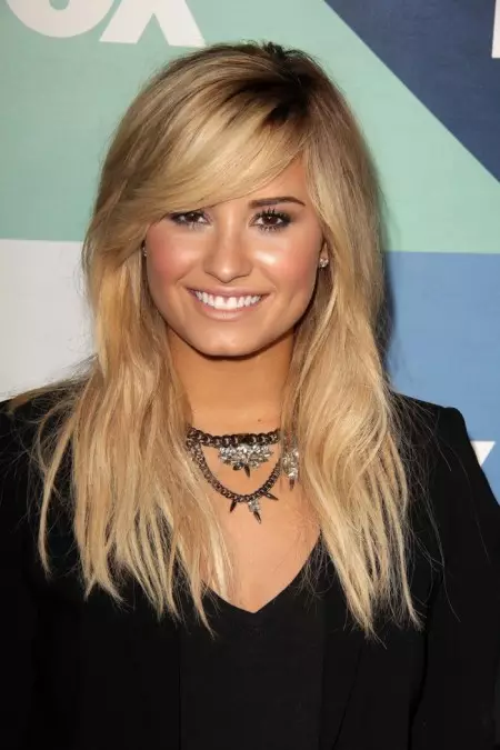 Llinell Amser Gwallt Demi Lovato: Ei Gwneud Mwyaf Beiddgar