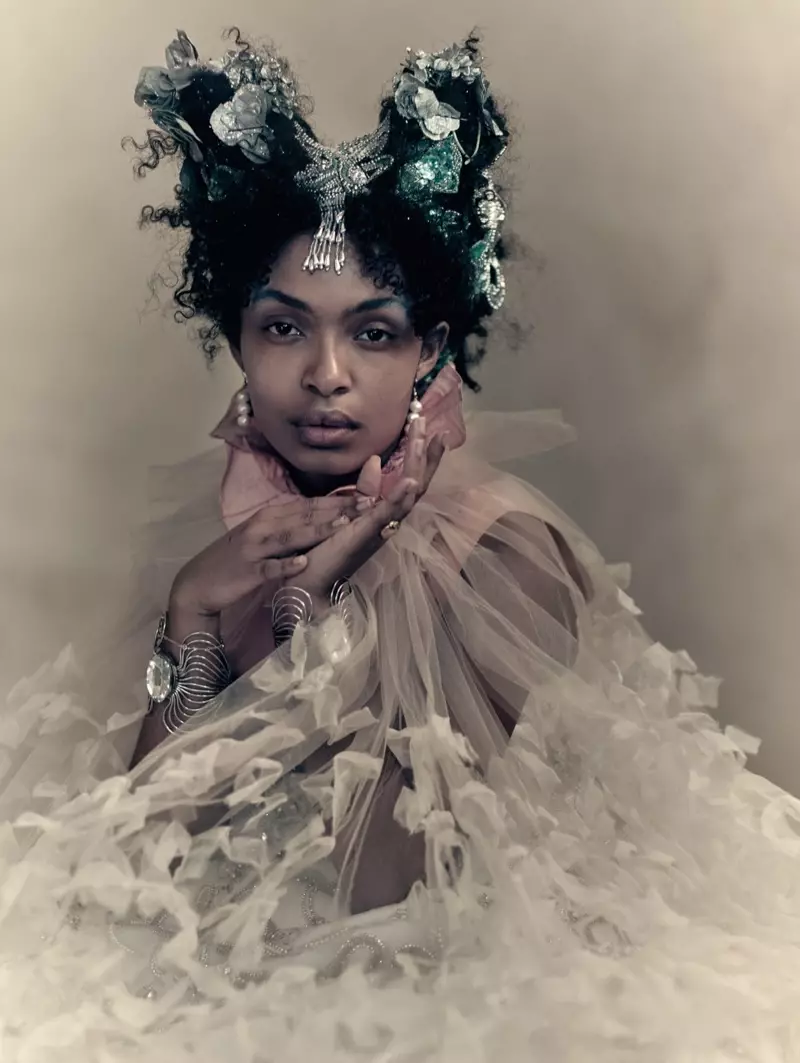 O le tamaitai fai pese o Yara Shahidi fetu i Pirelli 2020 kalena. Ata: Paolo Roversi