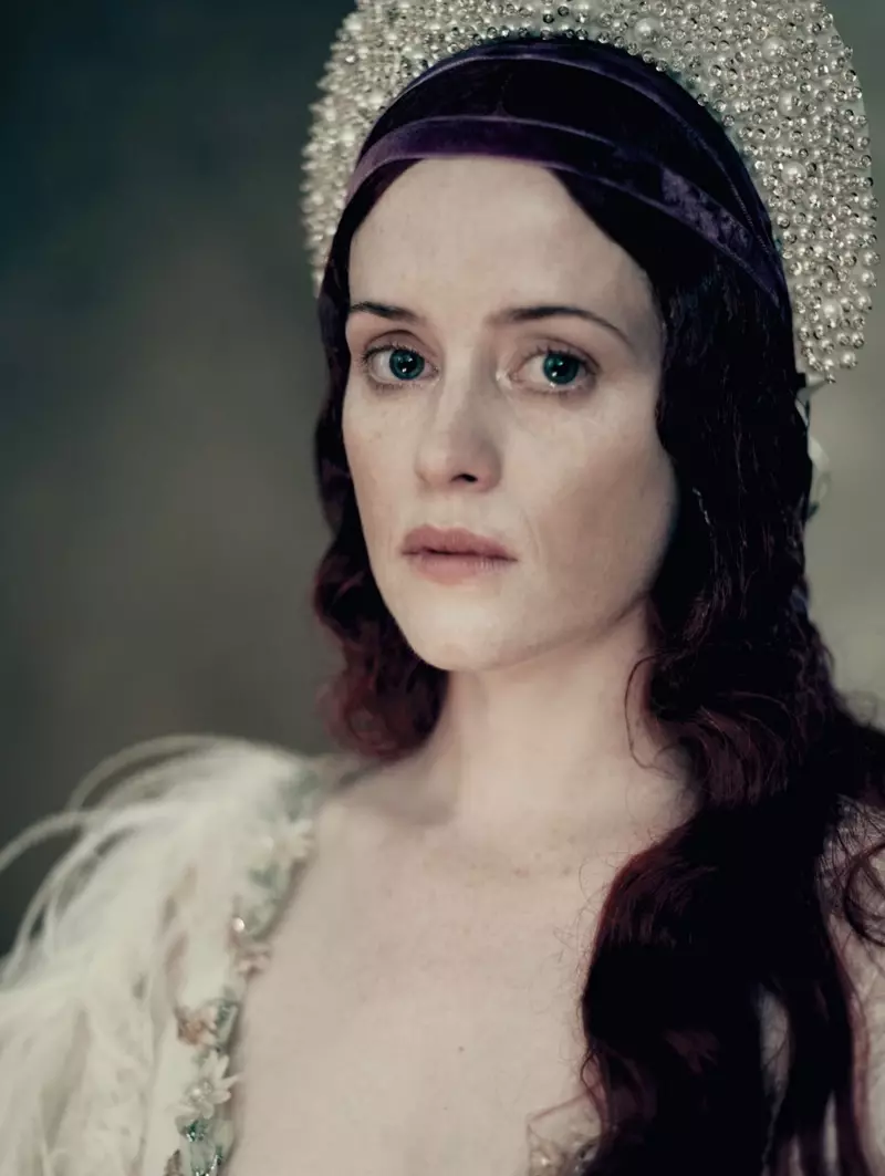 Ang aktres nga si Claire Foy makita sa Pirelli 2020 Calendar. Hulagway: Paolo Roversi