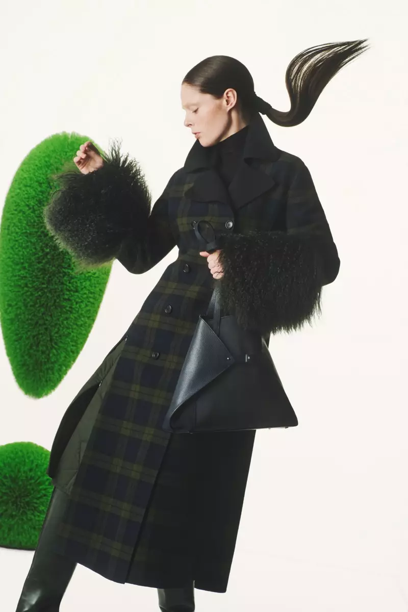 Coco Rocha poseert in de herfst-winter 2019-campagne van Akris