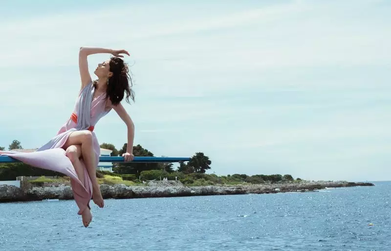 Coco Rocha Soaks Up the Sun i Cannes for ELLE Serbia