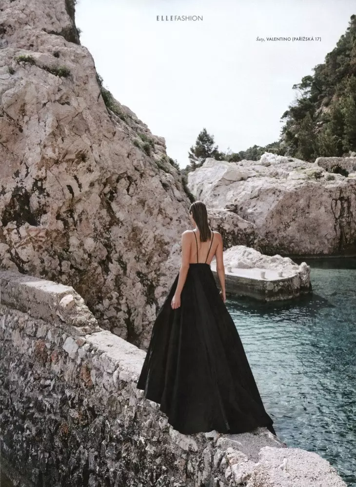 Denisa Dvorakova Models Beachwear Looks para ELLE Czech