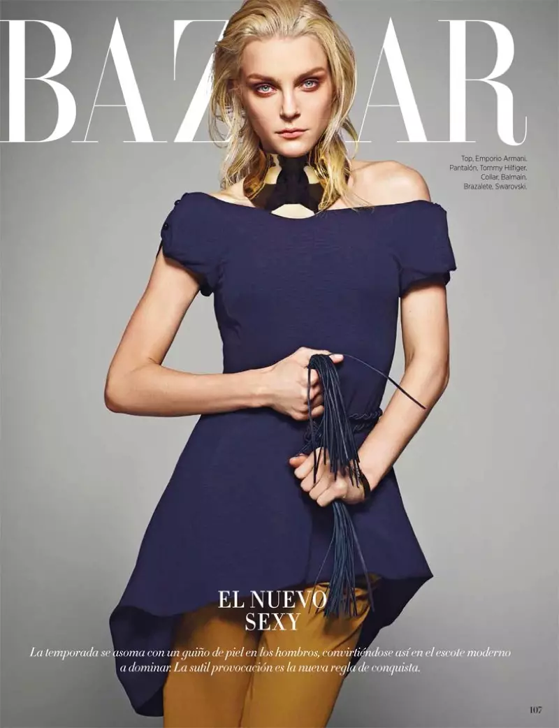 Jessica Stam luce una figura impactante con un top de Emporio Armani y pantalones de Tommy Hilfiger