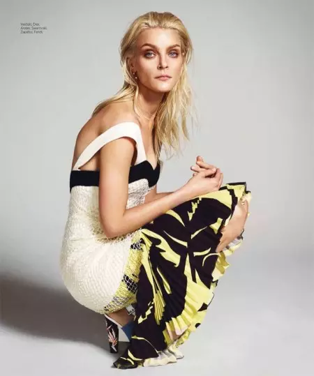 Jessica Stam Membintangi Cerita Muka Depan Harper's Bazaar Mexico