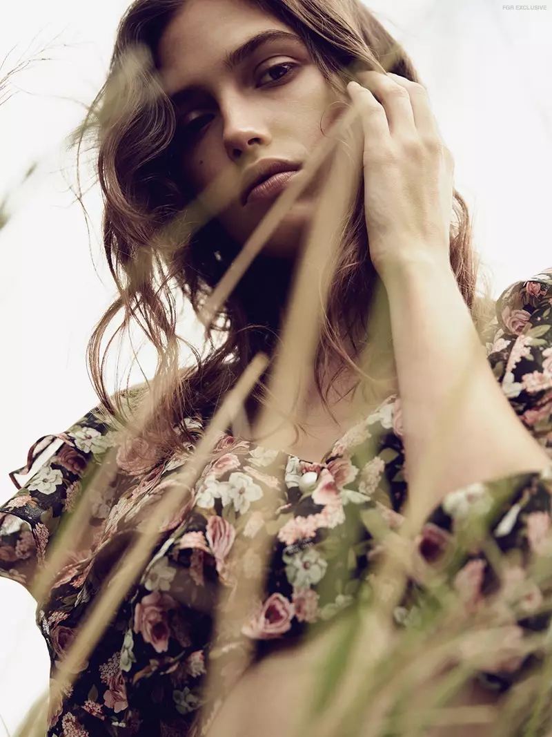 Exclusiv: Gabby Dover Goes Boho Chic pentru Tim Ashton Shoot