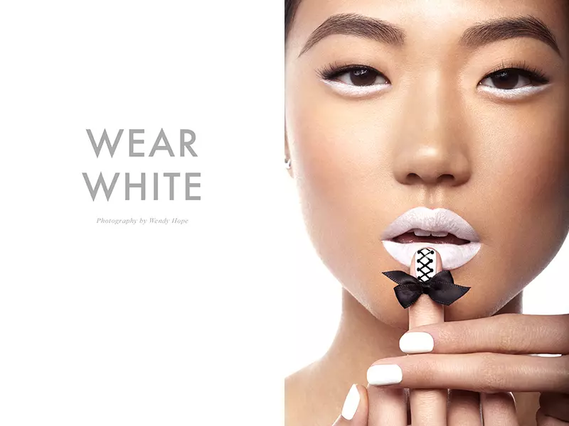 Ash membintangi 'Wear White' oleh Wendy Hope