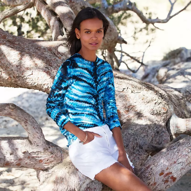 Liya Kebede schittert in de zomercampagne van THE OUTNET