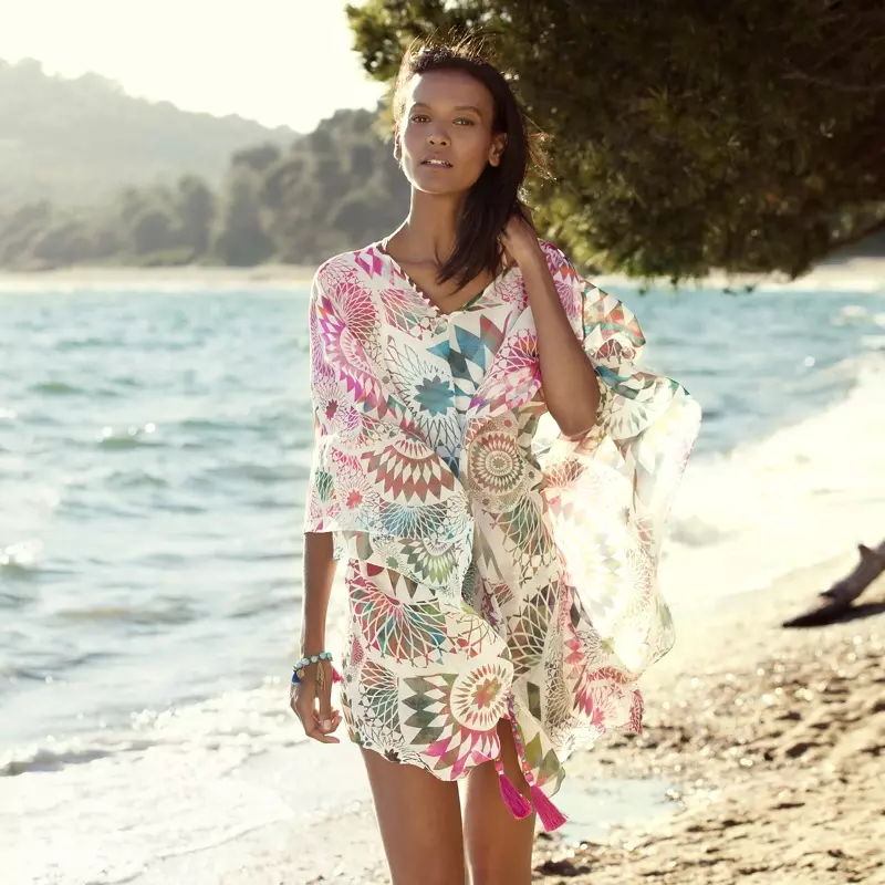 Liya Kebede speel in THE OUTNET se Summer Edit-veldtog