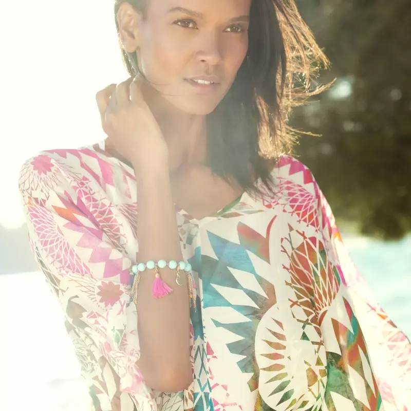 Liya Kebede schittert in de zomercampagne van THE OUTNET