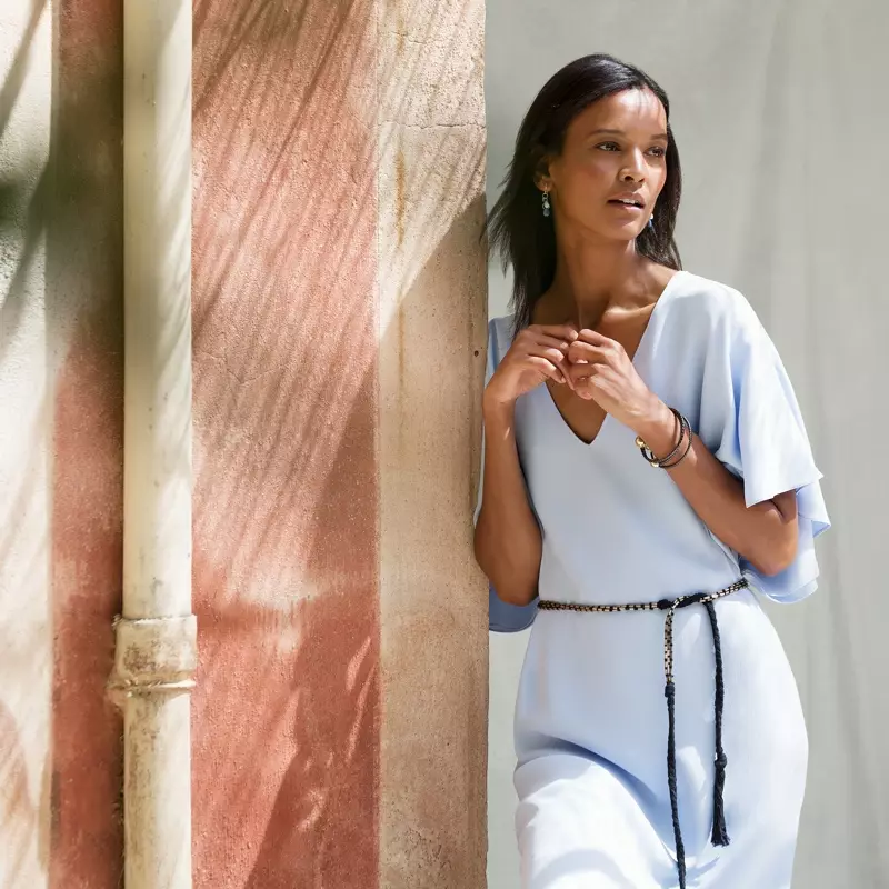 Liya Kebede schittert in de zomercampagne van THE OUTNET