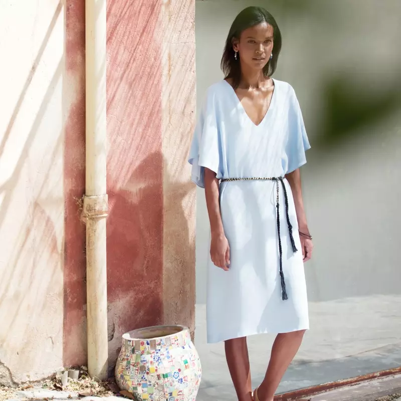 Liya Kebede schittert in de zomercampagne van THE OUTNET