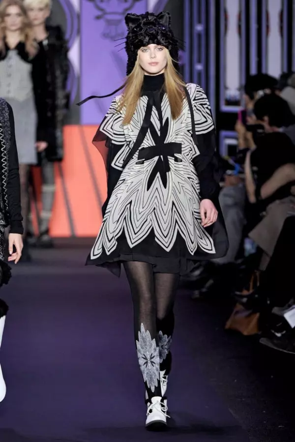 Anna Sui Aŭtuno 2011 | Novjorka Modsemajno