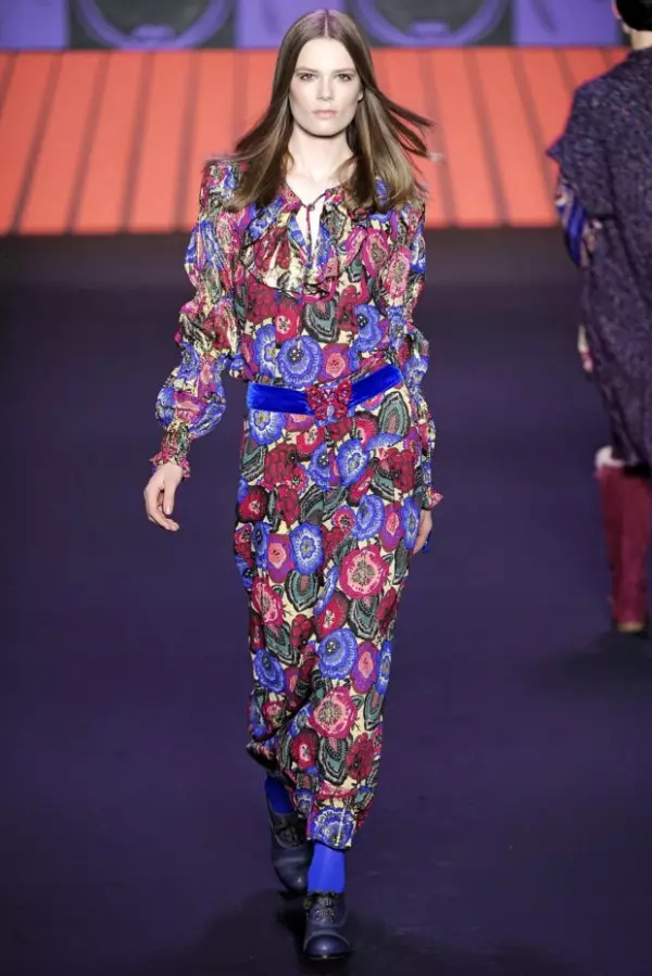 Anna Sui Caij nplooj zeeg 2011 | New York Fashion Week