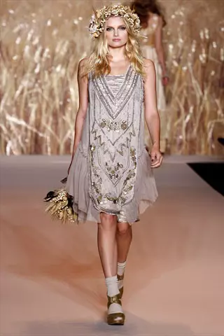 Anna Sui mùa xuân 2011 | Tuần lễ thời trang New York