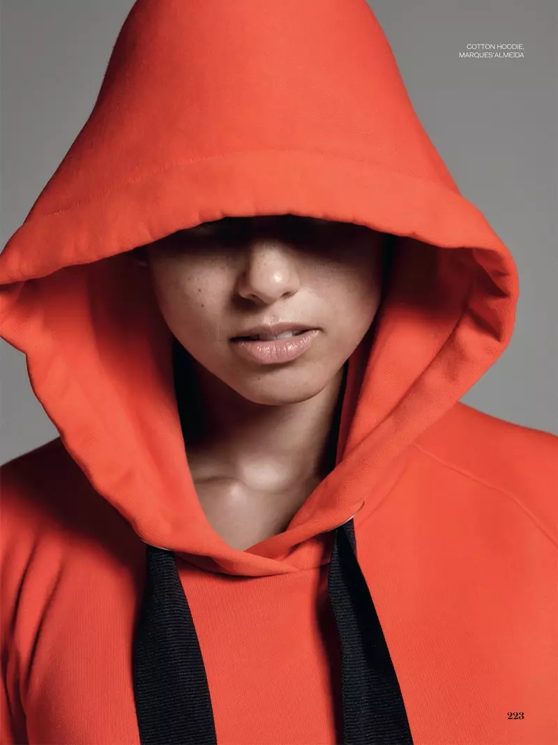 ນັກຮ້ອງ Alicia Keys ນຸ່ງເສື້ອ Hoodie Almeida ຂອງ Marques