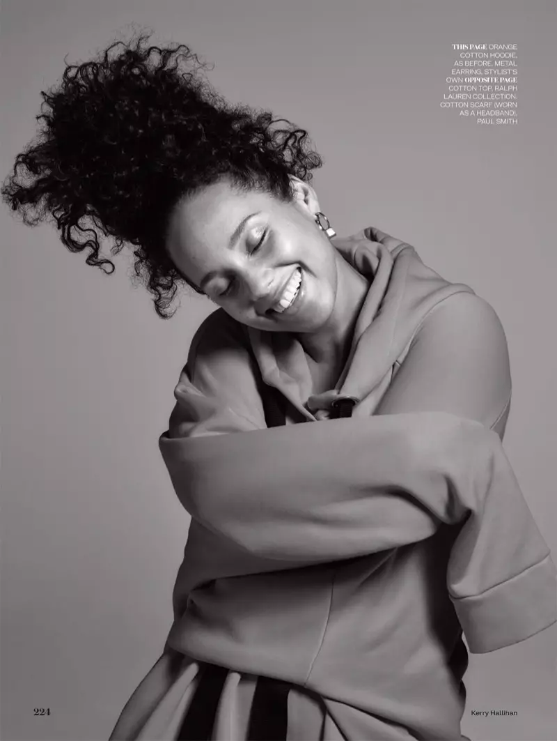 Alicia Keys ยิ้มให้กับเสื้อฮู้ด Almeida ของ Marques