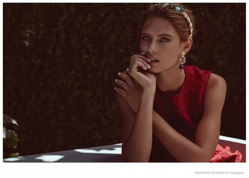 Bianca Balti sa Dolce & Gabbana Lace para sa Emirates Woman Shoot