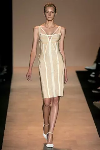 Herve Leger deur Max Azria Lente 2011 | New York Modeweek