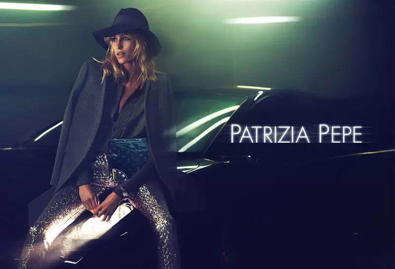 Tá Anja Rubik sna 70idí ar fheabhas d’fheachtas Patrizia Pepe’s Fall 2012 le Mert & Marcus