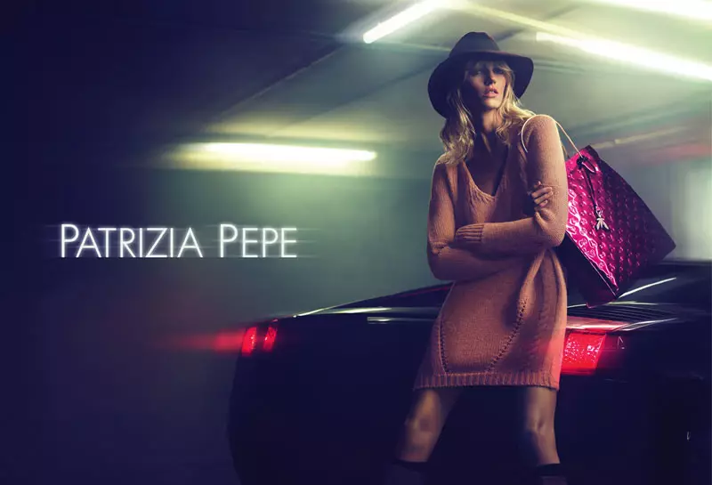 Anja Rubik ji bo Kampanyaya Payîzê ya 2012-an a Patrizia Pepe ji hêla Mert & Marcus ve 70-salên çîk e.