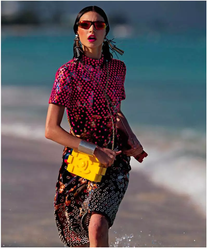 Hans Feurer ၏ Dujour မဂ္ဂဇင်းအတွက် Jacquelyn Jablonski Dons Summer Style