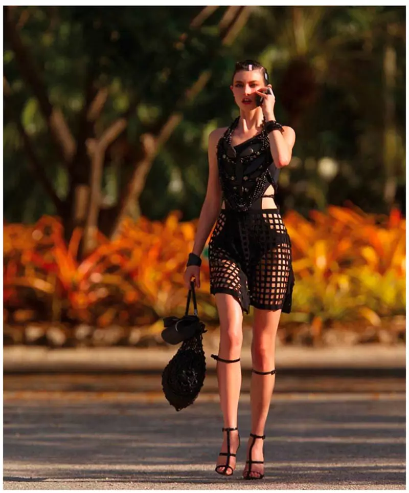 Si Jacquelyn Jablonski Dons Summer Style para sa Dujour Magazine ni Hans Feurer