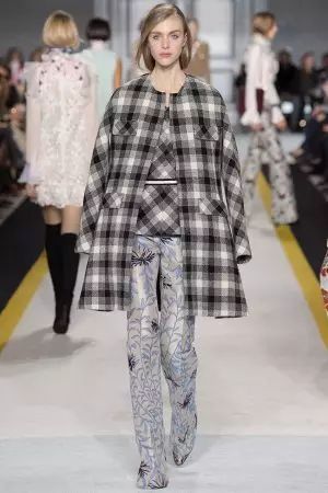 Giambattista Valli: අපි එය සමග Groovy ලබා ගනිමු