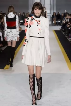 Giambattista Valli: අපි එය සමග Groovy ලබා ගනිමු