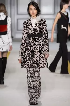 Giambattista Valli: آئیے اس کے ساتھ گرووی حاصل کریں۔