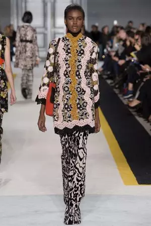 Giambattista Valli: Reka tubone Groovy hamwe nayo