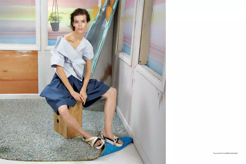 Meghan Collison은 Will Davidson의 Document Journal S/S 2013의 세련된 서퍼입니다.