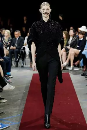Givenchy-ûntwerpen mei it moderne Viktoriaansk yn gedachten