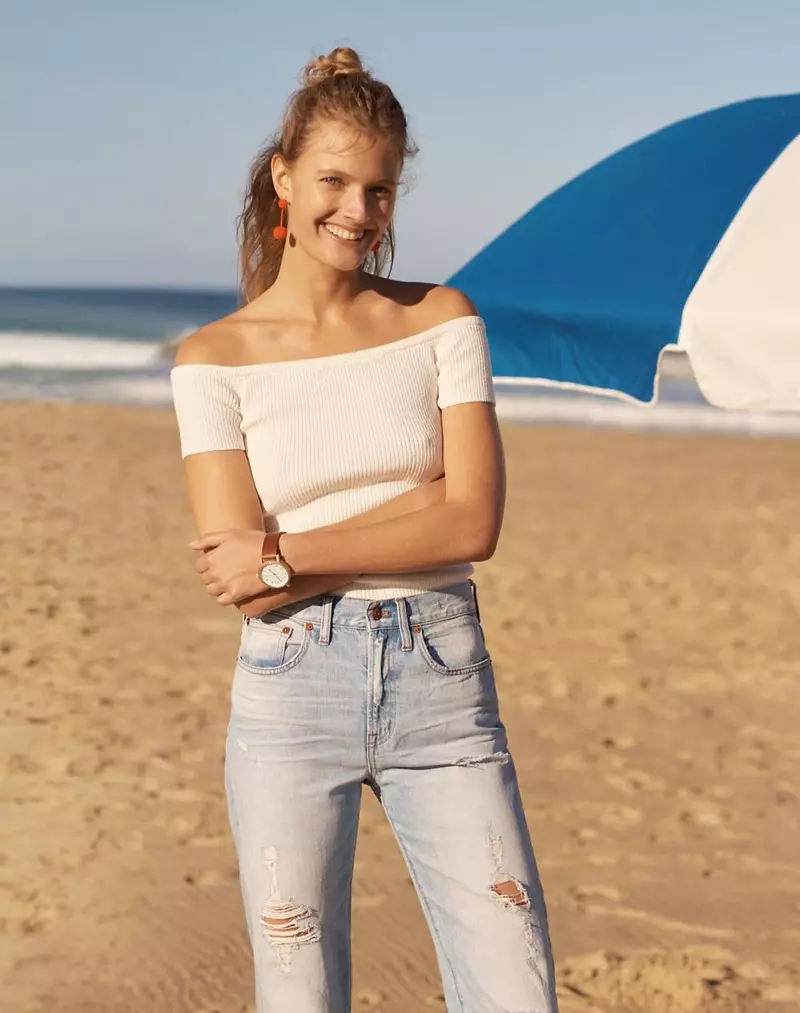 Arracades de festa amb comptes de Madewell, jersei sense espatlles i The Perfect Summer Jean a Malden Wash