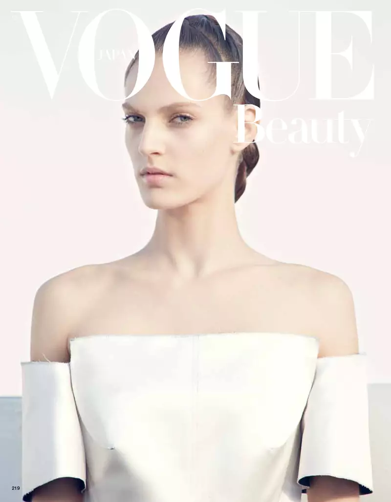 Othilia Simon reste minimaliste pour Julia Noni dans Vogue Japon mai 2013