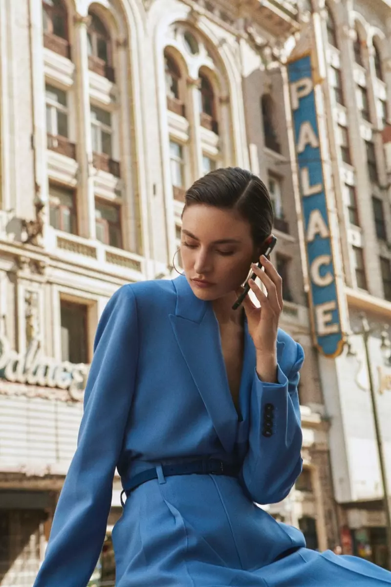 Jacquelyn Jablonski Suits Up trong Rainbow Hues cho Vogue Ba Lan