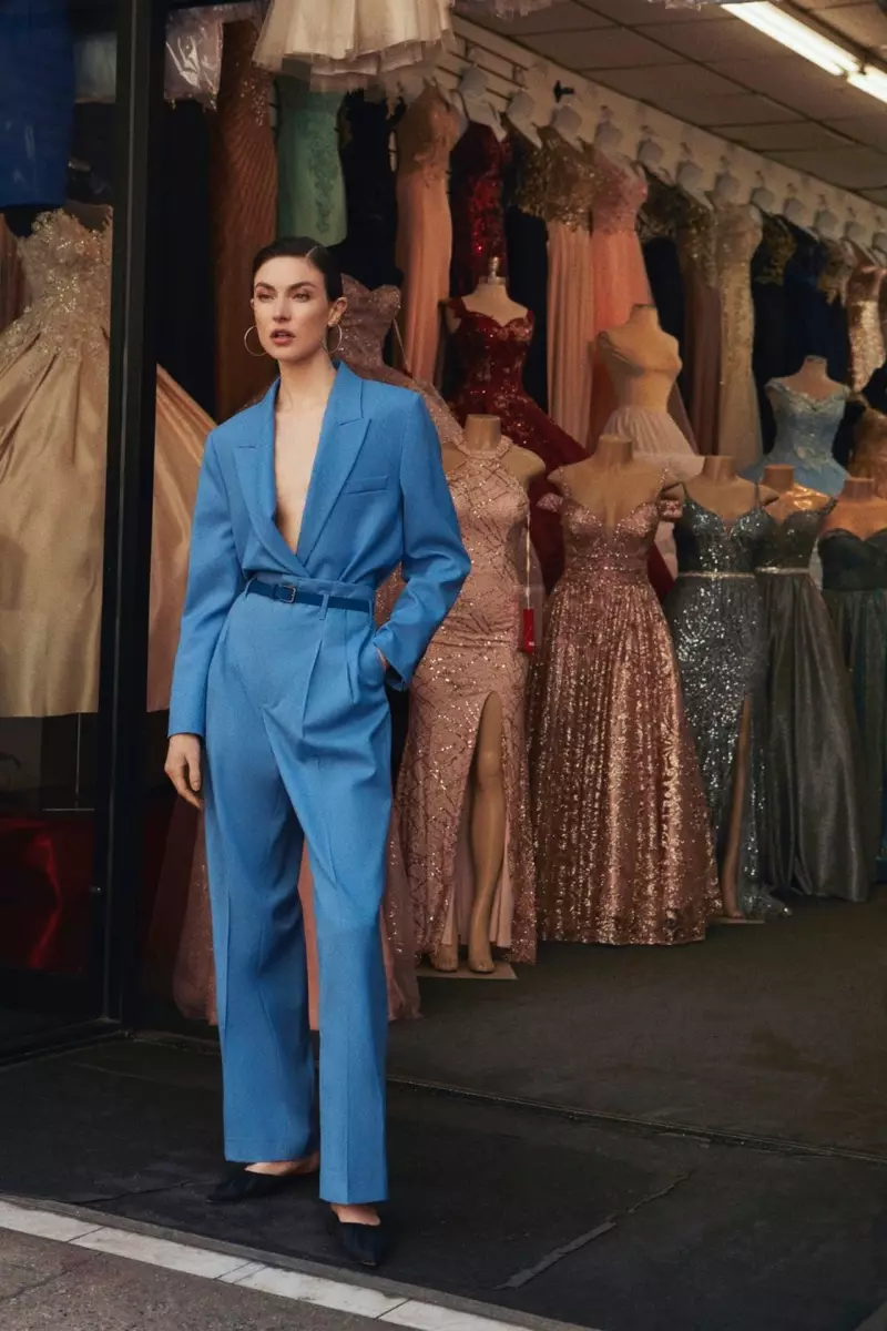 Jacquelyn Jablonski Suits Up trong Rainbow Hues cho Vogue Ba Lan