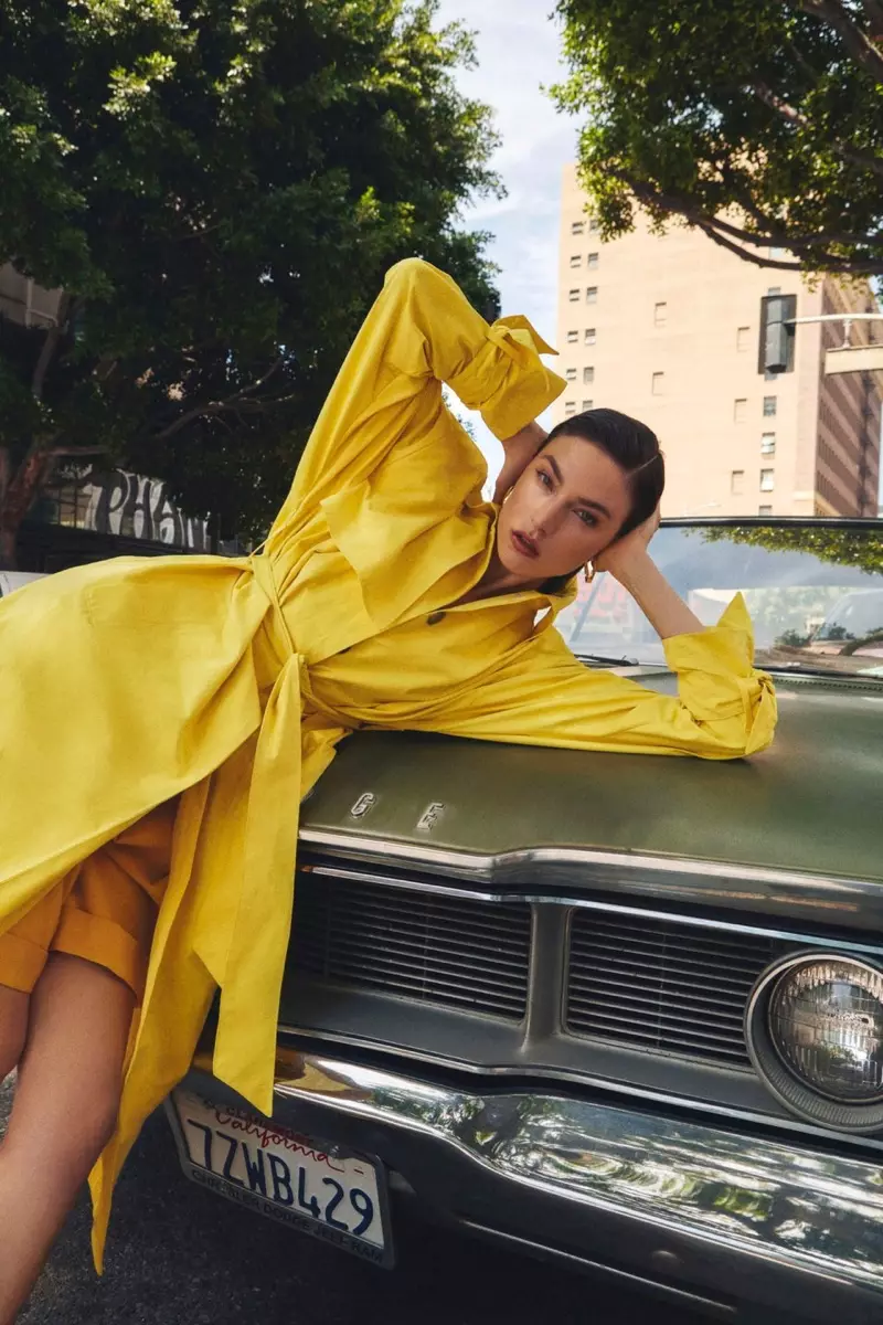 Jacquelyn Jablonski se oblékla do duhových odstínů pro Vogue Poland