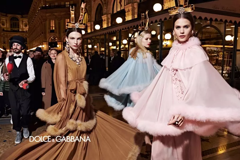 Les mannequins canalisent le glamour rétro pour la campagne Dolce & Gabbana automne-hiver 2019