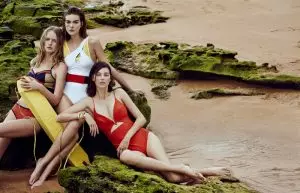 Training Day: Modellen Play Swimsuit Clad Lifeguards yn Bazaar China