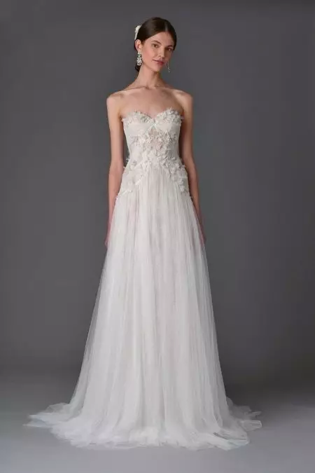 2017 m. pavasario „Marchesa Bridal“ drabužiai yra persmelkti