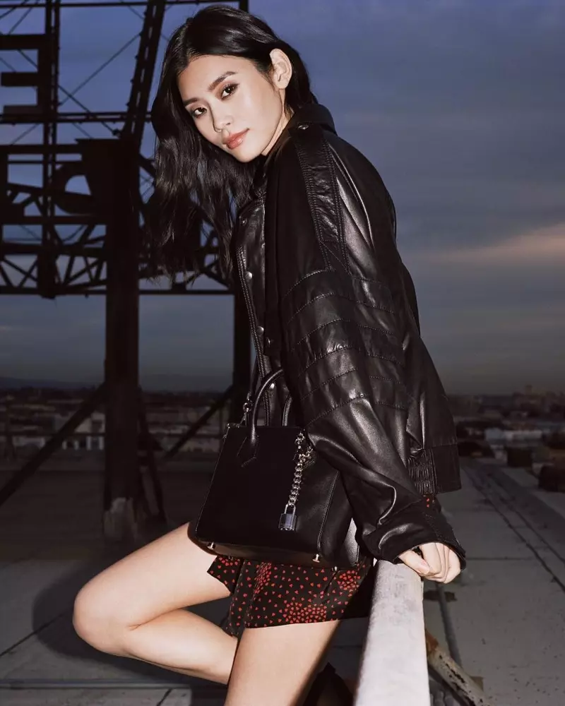 Ming Xi pose pour la campagne printemps 2019 de Ming by The Kooples