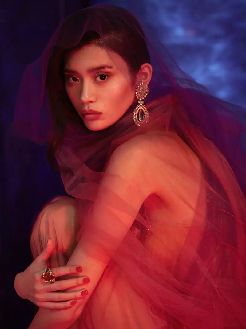 Ming Xi töfrar í glæsilegri hönnun fyrir Harper's Bazaar Víetnam