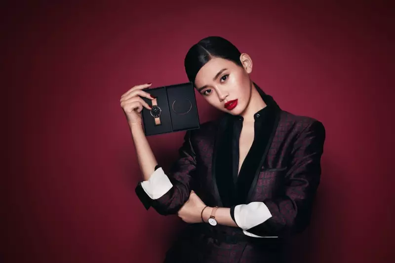 Ming Xi frontas la kampanjon Feriado 2017 de Daniel Wellington