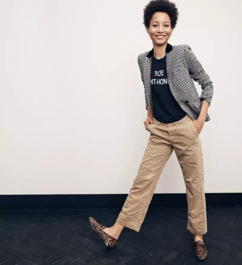 J. Crew Dover-Blazer aus Wolle mit Hahnentrittmuster, Rue Saint-Honoré-Grafik-T-Shirt, Boyfriend-Chino-Hose und Academy-Loafer aus Kalbshaar