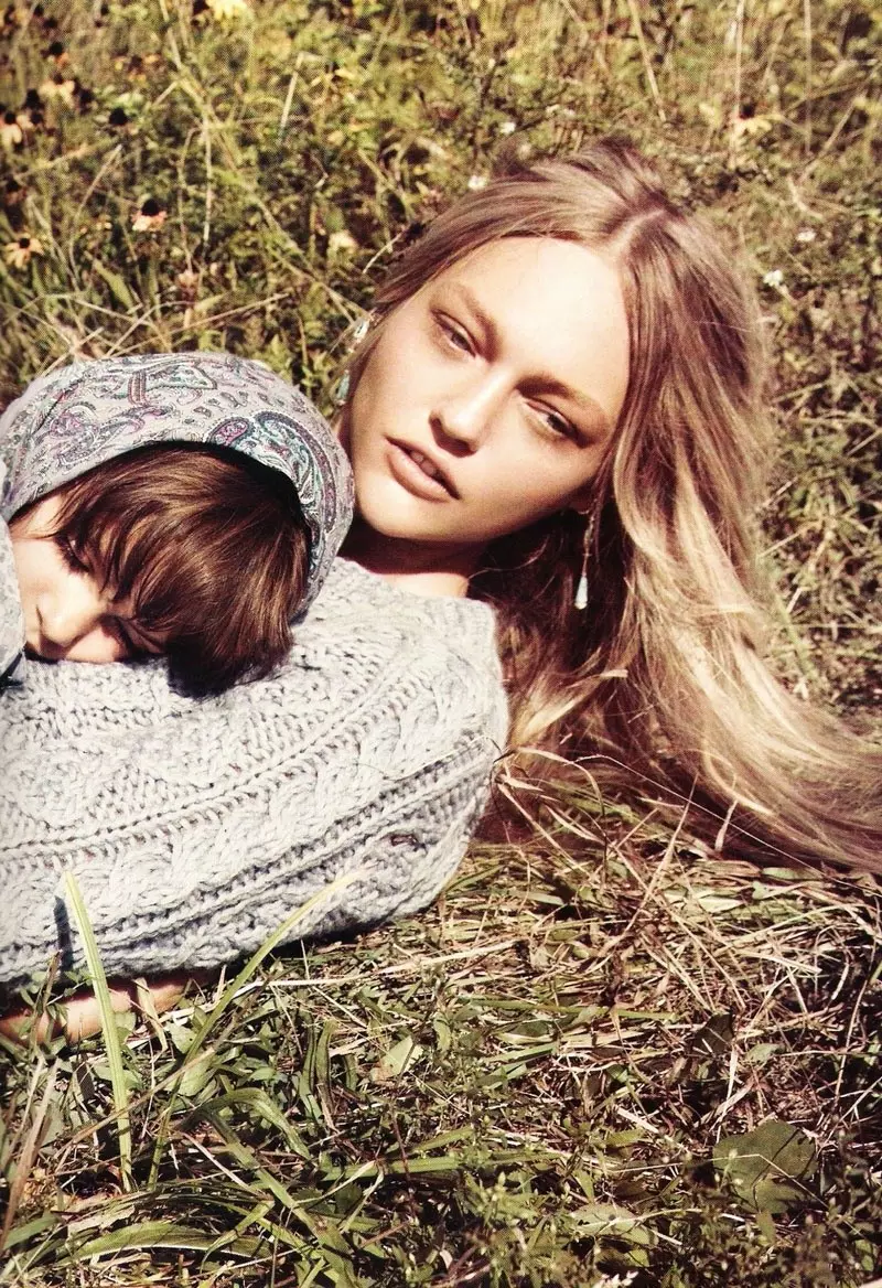 Sasha Pivovarova gan Mikael Jansson ar gyfer Vogue Paris Tachwedd 2010