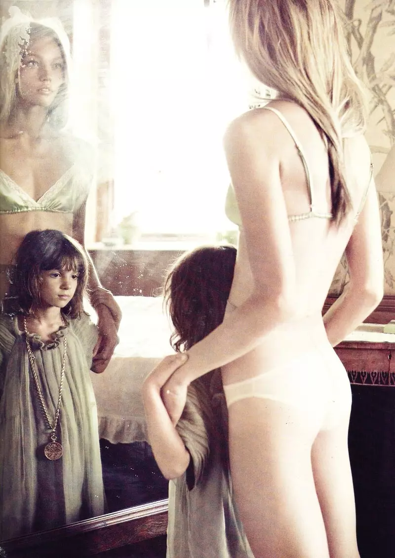 Sasha Pivovarova, Mikael Jansson tomonidan Vogue Paris uchun 2010 yil noyabr