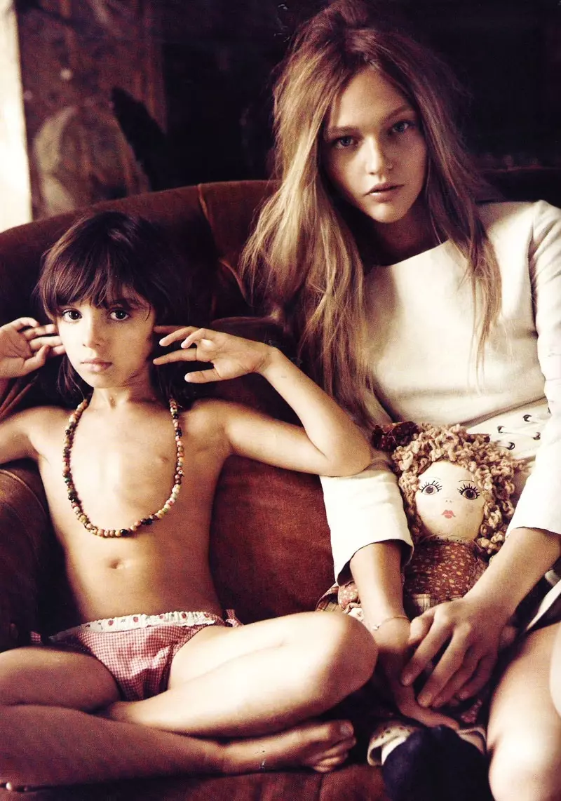 2010 නොවැම්බර් වෝග් පැරිස් සඳහා Mikael Jansson විසින් Sasha Pivovarova